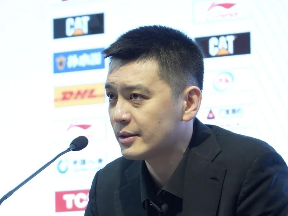 杨鸣：球队现在缺少一个领袖带领大家团结在一起并走出低谷