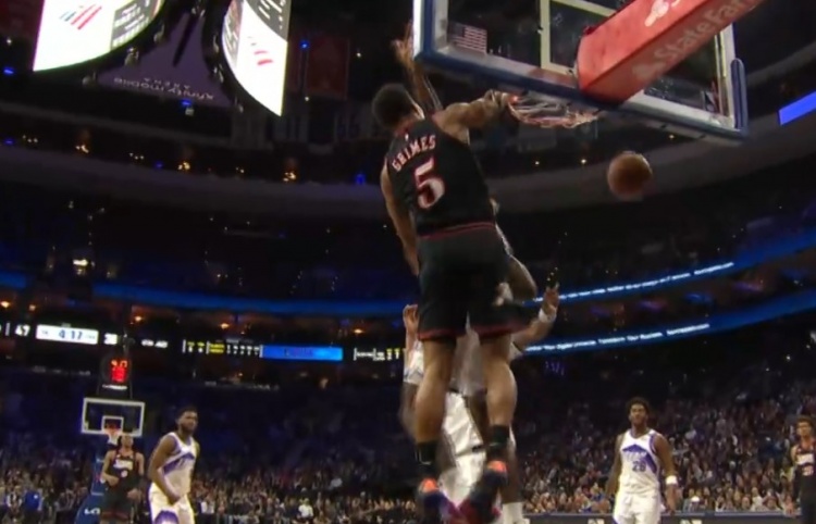 178体育赛事-生猛！格莱姆斯弧顶小拜佛过人腾空暴起 凶残单臂隔扣希布韦